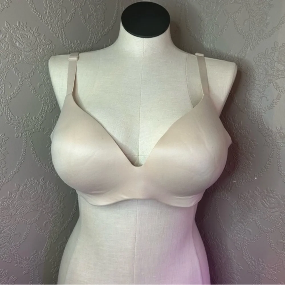 Seamless Nude Bra Victoria’s Secret perfect shape 36D no underwire